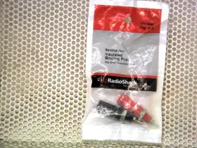 Radioshack 274-0662 Multipurpose Nylon Binding Posts 2-pack Radioshack 274-0662 Multipurpose Nylon Binding Posts 2-pack