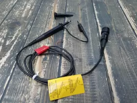Tektronix P2220 Oscilloscope Voltage Probe 200mhz/6mhz Grabber